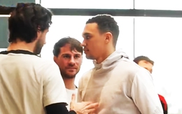 Trent Alexander-Arnold bị 'ghẻ lạnh' ở sân tập Liverpool