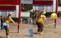 'Họa mi hết hót' khi chơi trò đập niêu