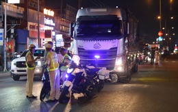 Hai mẹ con đi xe máy bị xe tải cán chết thương tâm ở Thủ Đức