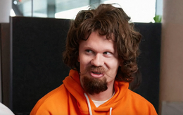 Haaland cải trang chú quay phim, fan nhí ‘đứng hình mất 5 giây’