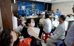 Xếp hàng bán vàng khi giá đạt đỉnh 106,4 triệu đồng/lượng