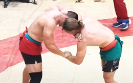 Khán giả nô nức xem Hiếu 'khổng lồ' đấu vật 'Thần sấm' Zakhar