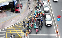 Nhắc nhở nhường đường cho xe rẽ phải