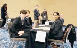 Khi học sinh thi làm... lãnh đạo