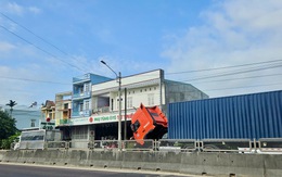 Xe tải, xe container đậu dài dài trong nhiều giờ khiến dân bức xúc