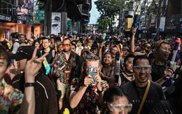 Cảnh báo lây lan COVID-19 dịp Tết Songkran té nước tại Thái Lan