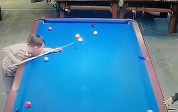 Tài không đợi tuổi, cậu bé có màn trình diễn bida đẳng cấp