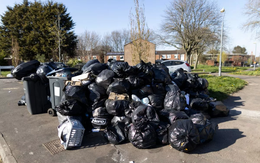 Rác chất đống ở thành phố lớn thứ hai nước Anh, quân đội vào cuộc