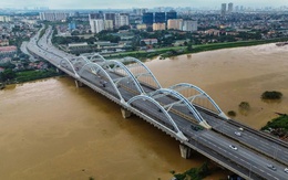 Bờ sông Đuống sạt lở cách nhà dân chỉ còn 35m, Hà Nội công bố tình huống khẩn cấp