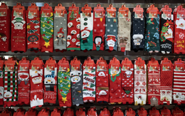 Dân Mỹ có nguy cơ thiếu vớ vì mức thuế mới áp lên hàng Trung Quốc