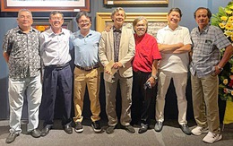 Cuộc hội ngộ đầy cảm xúc của 5 họa sĩ mỹ thuật TP.HCM