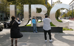 Sinh viên Mỹ đổ xô đi Canada học đại học vì ông Trump cắt giảm tài trợ