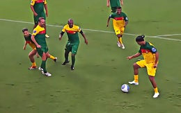 Những pha xử lý bóng đẳng cấp của Ronaldinho sau khi giải nghệ