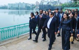 Thủ tướng Phạm Minh Chính và Thủ tướng Ethiopia dạo bộ hồ Tây thăm chùa Trấn Quốc