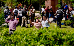 Ông Trump nói súng không có tội trong vụ xả súng trường học ở Florida