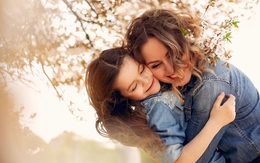 Tình cảm của mẹ có thể định hình tính cách con suốt đời