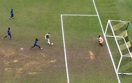 Thủ môn được xà ngang cứu thua 3 lần liên tiếp