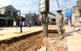 Quốc lộ thi công ì ạch vì vướng hàng loạt cột điện