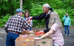 Mỹ: Lạm phát khiến nhiều người vốn thu nhập cao cũng phải nương nhờ ‘ngân hàng thực phẩm’