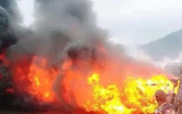 Tàu chở 500 người cháy ngùn ngụt, ít nhất 148 người chết