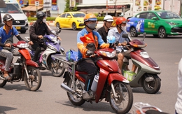 Mừng lễ 30-4 theo cách của các tài xế xe công nghệ