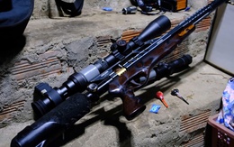 Nhiều tang vật giống súng được tìm thấy khi bắt nhóm buôn bán ma túy tại Đà Lạt