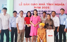 Sửa chữa nhà tình nghĩa, khám bệnh, trao quà cho gia đình chính sách phường An Phú Đông