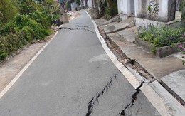 Xuất hiện vết nứt lớn có nguy cơ sụt cả mảng, Lào Cai công bố tình huống khẩn cấp