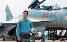 Nguyễn Phi Hùng hóa thân thành người chiến sĩ không quân