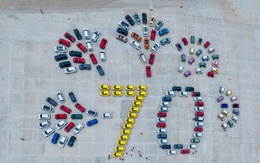 Xe điện xếp hình hoa phượng kỷ niệm 70 năm giải phóng Hải Phòng