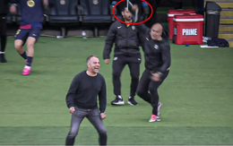 Trợ lý HLV Barca tức giận đập iPad trong trận gặp Celta Vigo