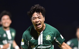 Ghi hai siêu phẩm sút phạt, Công Phượng giúp Trường Tươi Bình Phước thắng kịch tính