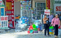 Người dân đòi trả lại sữa giả nhưng không ai nhận