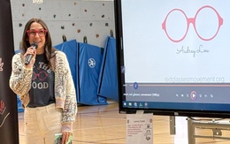 Đôi mắt kính đỏ và những lan tỏa tình yêu thương