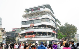 Các cửa hàng ở tòa nhà Hàm cá mập dừng hoạt động, bắt đầu dọn dẹp bàn giao mặt bằng