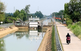 Kênh Đông phủ xanh vùng đất thép