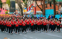 Đội nghi lễ nhỏ tuổi góp mặt trong đại lễ 50 năm thống nhất đất nước