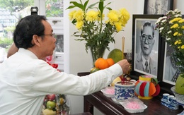 Lãnh đạo TP.HCM thăm gia đình cá nhân tiêu biểu của TP trong 50 năm qua