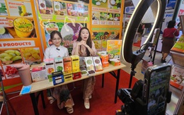 Làm gì để kích cầu tiêu dùng khi người dân đang thắt chặt chi tiêu?