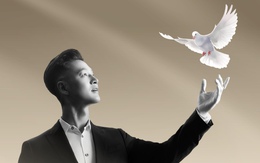 Đức Tuấn hát Tiến quân ca phong cách mới, để giới trẻ hào hứng với nhạc cách mạng