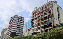 Cờ đỏ sao vàng rực rỡ trên chung cư, tòa nhà ở TP.HCM