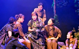 Ngày ấy cổng trời, Đồng chí, 2 vở kịch cách mạng diễn mừng đại lễ 30-4