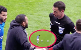 Ly kỳ nghi vấn trợ lý trang phục nhận thẻ đỏ thay thủ môn dự bị tại Bỉ