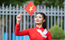 Cánh chim hòa bình tung bay trên áo dài lụa