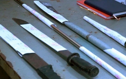 Mang hung khí đi đánh nhau, 9 thanh thiếu niên bị khởi tố