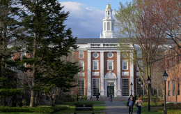 Lãnh đạo các trường đại học Mỹ đồng loạt phản đối chính quyền Trump