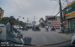 Người đàn ông 'tốc biến' cực nhanh khi gặp tài xế tính nóng như kem