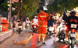 Những người lặng lẽ giúp đại lễ thêm sạch đẹp