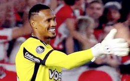 Thủ môn Brazil "tặng quà" đối thủ khiến fan dậy sóng