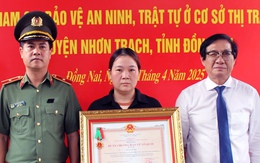 Truy tặng Huân chương Bảo vệ Tổ quốc cho anh Huỳnh Trí Phúc, người hy sinh khi bắt trộm